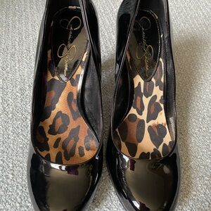 Jessica Simpson pumps